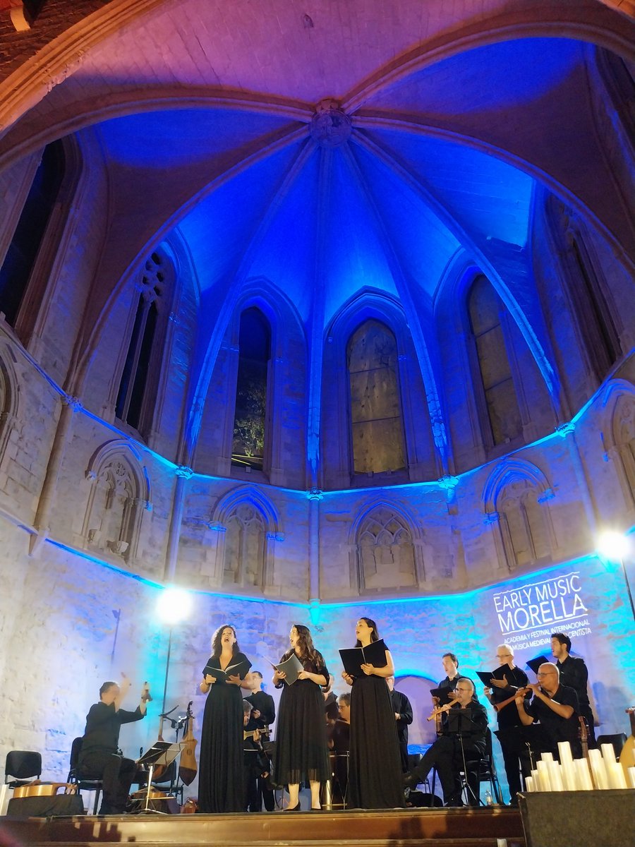 La mañana es azul.
La magia es azul.
<a href="/CDMinistrers/">Capella de Ministrers</a> 
<a href="/EarlyMusMorella/">Early Music Morella</a>