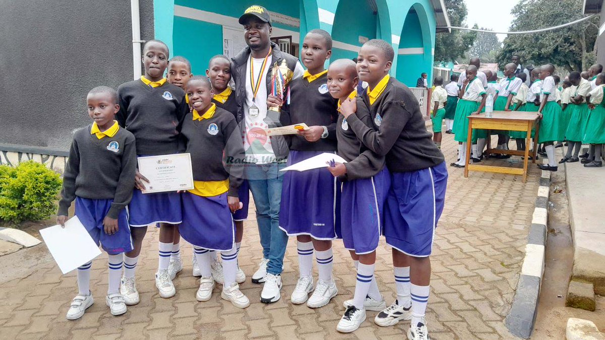Gamba Mpurire (@radiowestug) on Twitter photo #WestUpdates | Bushenyi
Abeegi 6 b’eishomero rya Parental Care P/S, Bushenyi batoreinwe kwetaba omumpaka za ‘spelling’ ez’eihanga bwanyima y’okusinga agandi mashomero15 kuruga omuri Bushenyi empango.
Empaka ezi zibeire zitebekanisibwe aba Enjuba Spelling Bee.
📸: <a href="/mugizibruno/">mugizibruno official</a> #WestUpdates | Bushenyi
Abeegi 6 b’eishomero rya Parental Care P/S, Bushenyi batoreinwe kwetaba omumpaka za ‘spelling’ ez’eihanga bwanyima y’okusinga agandi mashomero15 kuruga omuri Bushenyi empango.
Empaka ezi zibeire zitebekanisibwe aba Enjuba Spelling Bee.
📸: <a href="/mugizibruno/">mugizibruno official</a>