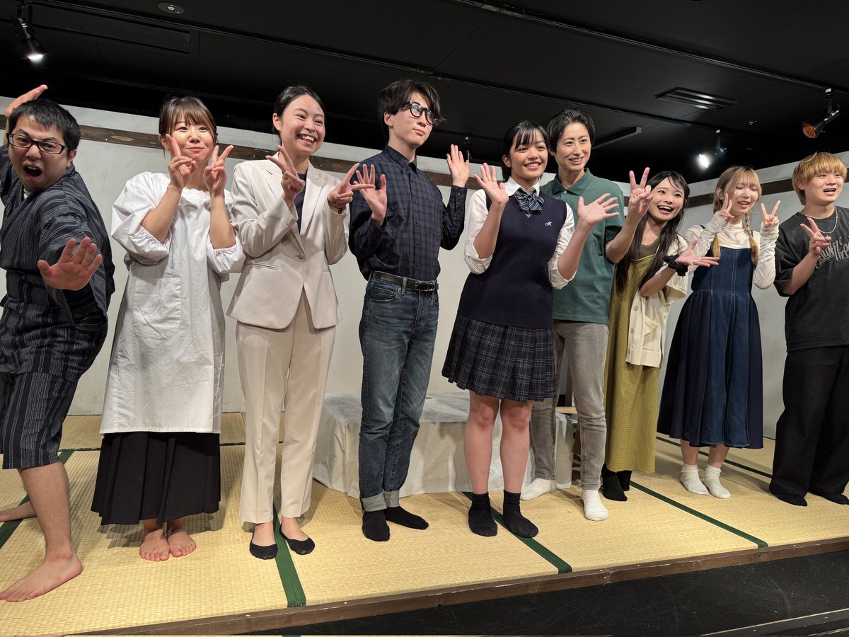 #ルーシー大原くんプロデュース 公演
#飯田家の最期 に #初咲里奈 さんを観に。

遺産相続の話し合いでのファミリーストーリー。
何だかんだ言っても家族の絆は良いよね。

初咲さんはこの回だけの代役出演。
ここしか来られなかったので、助かったw

良い舞台でした！

#飯田家2025