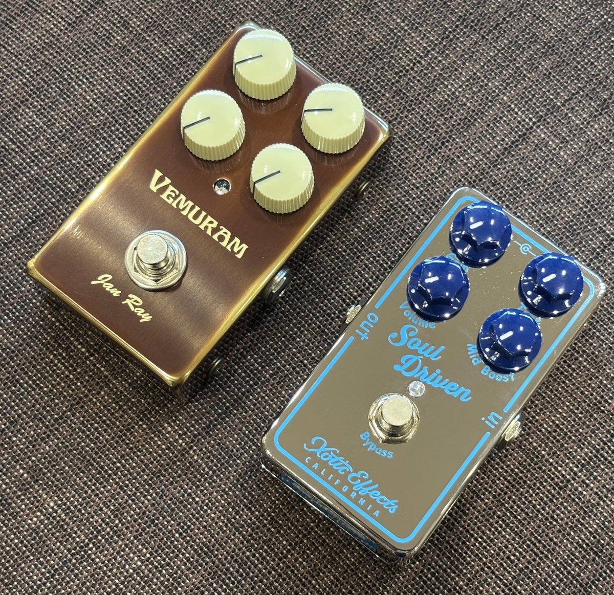 shima_ogaki's tweet image. 【エフェクター入荷情報】
担当おすすめの定番2機種入荷しております⚡
迷ったら持っておいて損のないハイパフォーマンスなエフェクター達ですね😊
ぜひ店頭で弾き比べてみてください‼