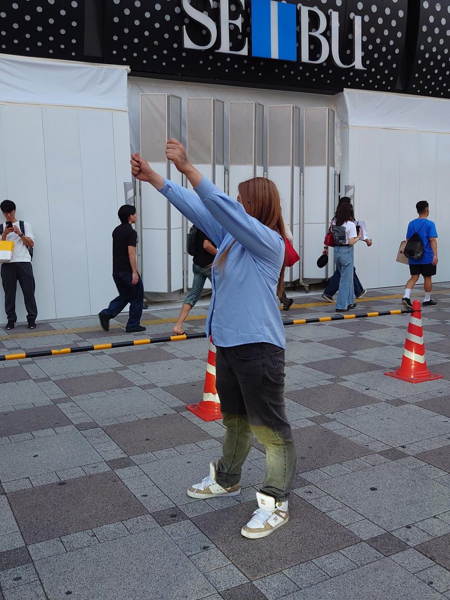 peng1n_28's tweet image. #日本改革党 にて最終の大切な場にてマイクを持たせて頂きました。
お時間を頂き有難う御座いました。
今日はプラカード隊が居らず…
警察がせっかくつくったブースなので
麻莉のお部屋にさせてもらいました😗❤️
エアプラカードで頑張ってみた😗