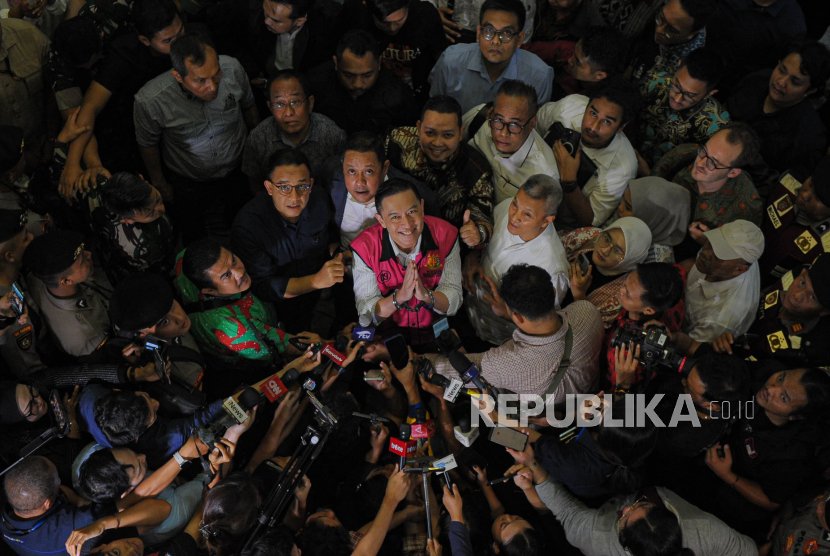 PaltiWest's tweet image. Om @tomlembong teruslah tersenyum ketika menghadapi kriminalisasi hukum, karena hal tersebut akan menjadi luka bagi mereka yang berbuat..

&quot;Saudara-saudaraku yang kekasih, janganlah kamu sendiri menuntut pembalasan, tetapi berilah tempat kepada murka Allah, sebab ada tertulis:…