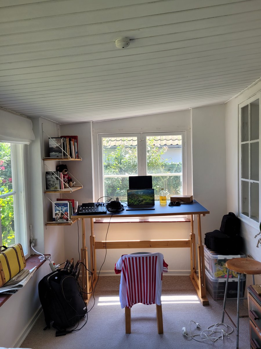 Sommerens bedste kommentatorboks er klar til #kifAaB #1div ex #sldk om 50 minutter!

Vi høres ved på youtube! #SuperAaB 🎙️