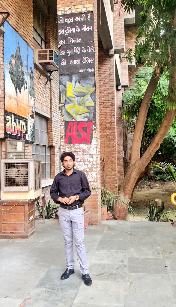 ashanjalyadav's tweet image. मैं अपनी खुशियों को पामाल नहीं कर सकता,
ज़रा-सी बात पर नम रूमाल नहीं कर सकता!
तुम तो पूछ सकते दुनिया भर के किस्से मुझसे,
मुझे डर है मैं किसी से सबाल नहीं कर सकता!!
— अशांजल यादव । @ashanjalyadav ❣️