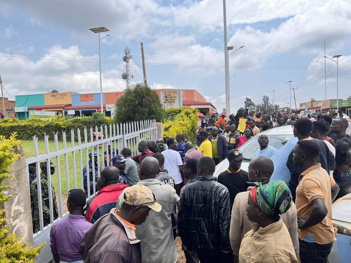 Tensions Rise in Kapchorwa as Citizens Accuse <a href="/NRMOnline/">NRM Party</a> Registrar of Election Fraud
The situation intensified after the registrar was arrested allegedly found in possession of UGX 80 million suspected to be a bribe related to the electoral process.
📸 <a href="/iamcheropmark/">Cherop Mark Cherirei</a>