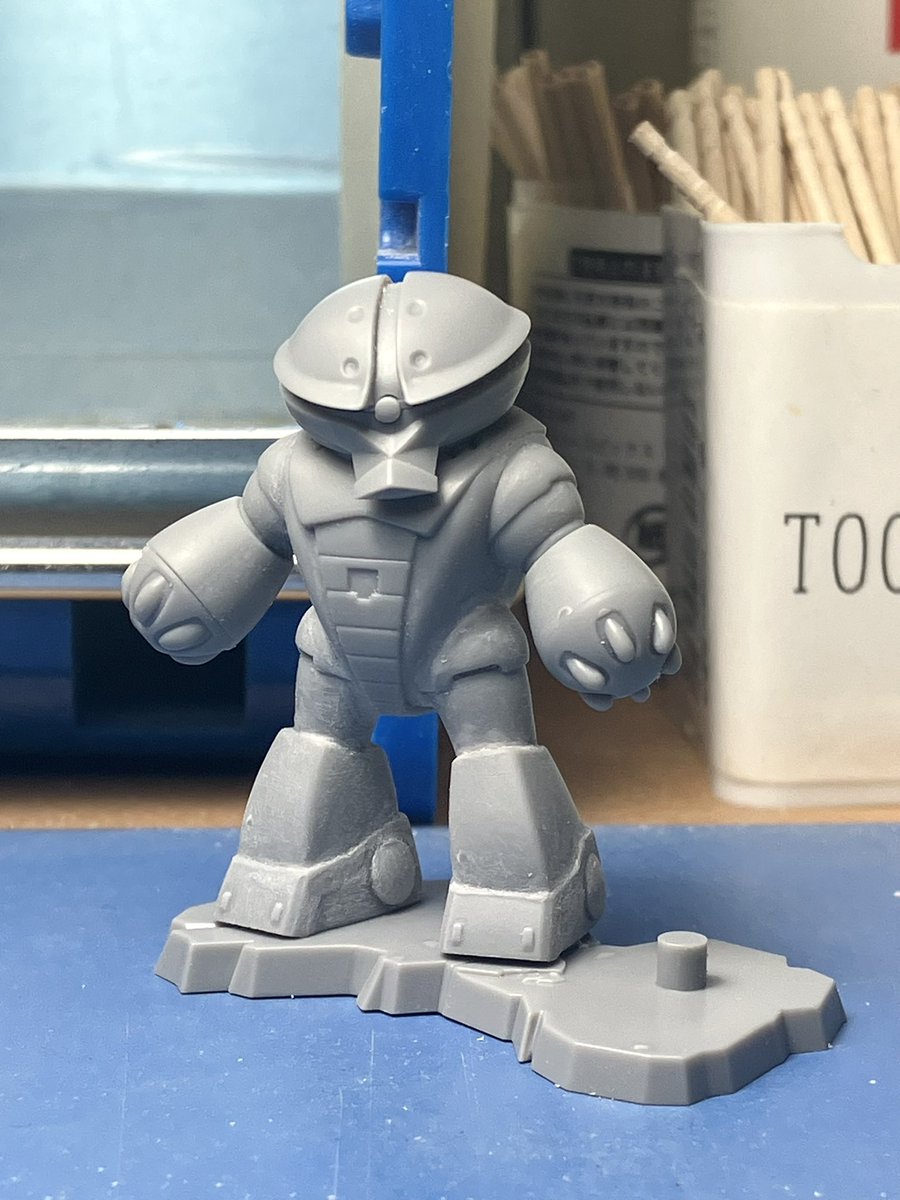 IMOCUSTOM's tweet image. チョコサプアッガイを素立ちに改造しました✨
アッガイは台座が無いのでとりあえずゴッグの物に乗せてみました😄
＃チョコサプ