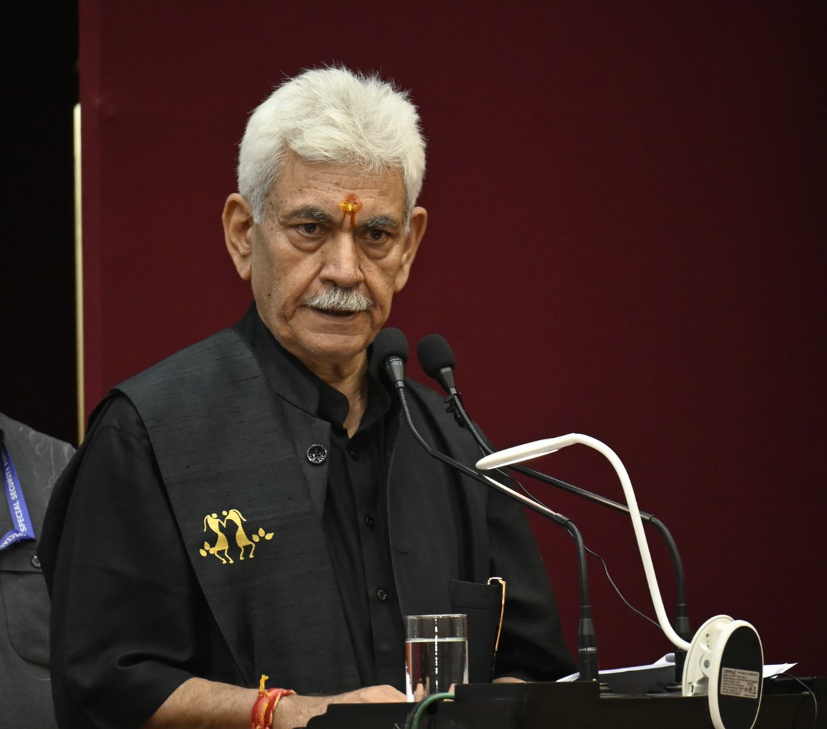 OfficeOfLGJandK's tweet image. Delighted to launch a monograph &apos;Indus Water Treaty-Mirroring the Facts&apos; authored by Sh Sant Kumar Sharma at Jammu today. This thoughtful &amp;amp; timely monograph offers interesting insights on IWT with Pakistan &amp;amp; Hon&apos;ble PM Sh Narendra Modi ji&apos;s decisive move to terminate the treaty.