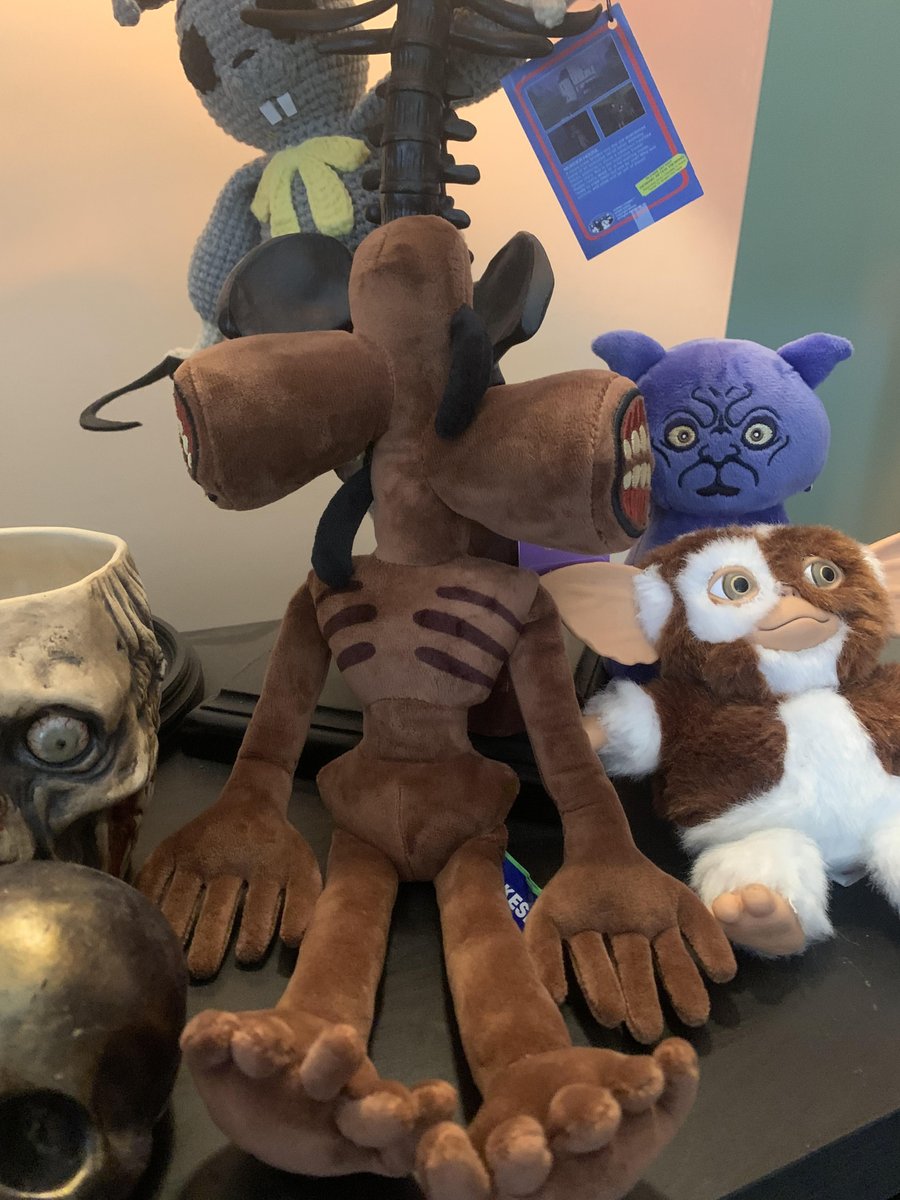 badtastyhorror's tweet image. Very cool! Siren Head Plushie by Trevor Henderson just arrived!
Hey little fella!