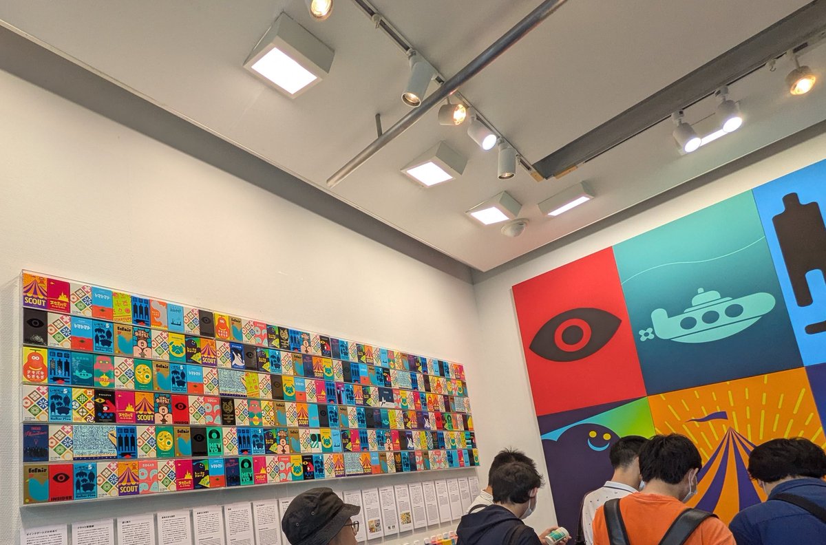 qon40416144's tweet image. オインクゲームズのボードゲーム15年展。大盛況で朝イチで行ったら結構並んでて入るまでに30分くらいかかりました。記念本「Oink Games 2010-2025」が想像とは違い、字がみっちり熱量が伝わってくる内容で、お値段したけど買わざるをえなかった。ちょっと覗くつもりがなかなかの出費に、、、