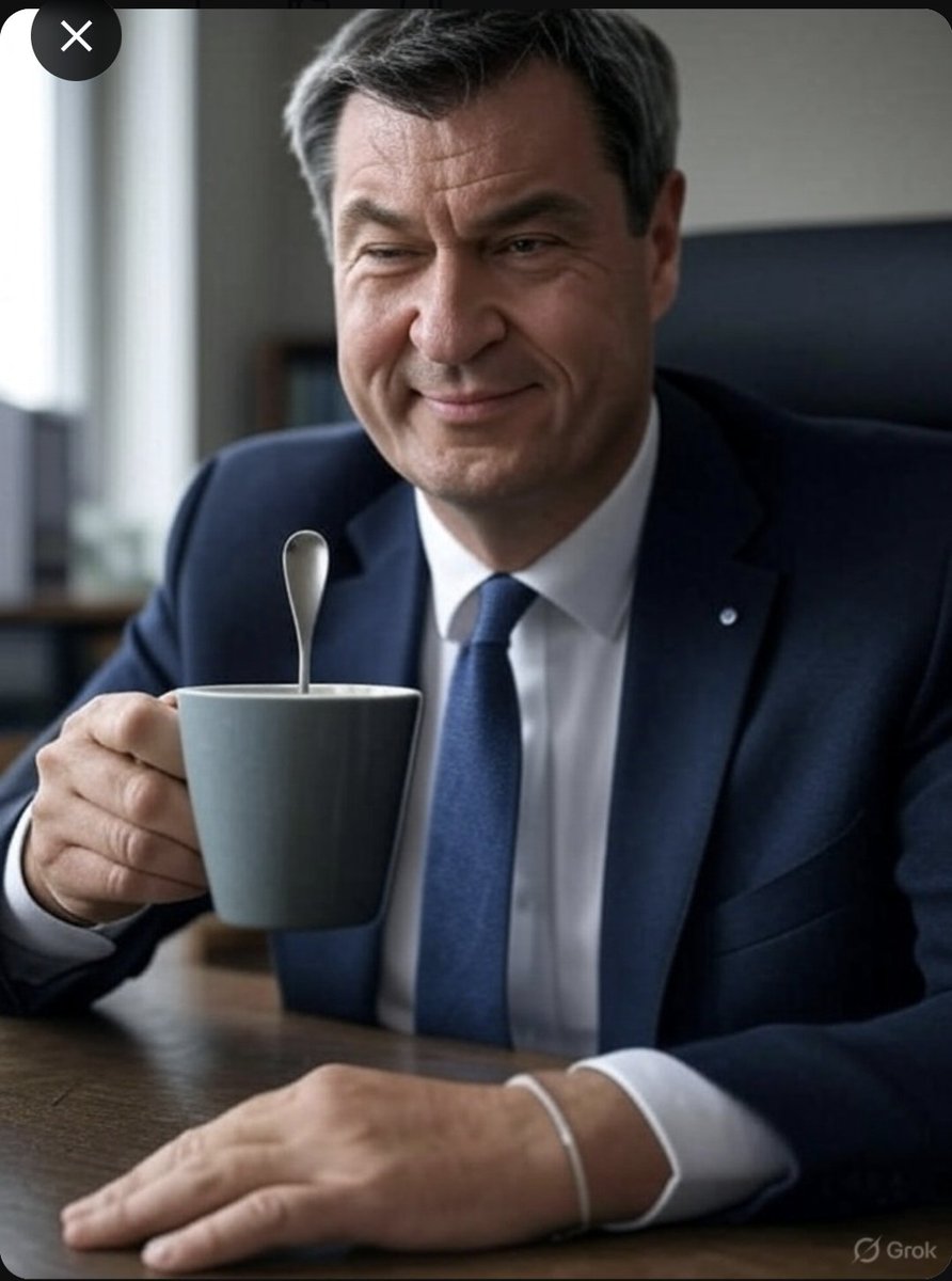 Laserbrille's tweet image. Weil er ständig ein Stechen im Auge hat: Markus Söder will Kaffeelöffel verbieten.