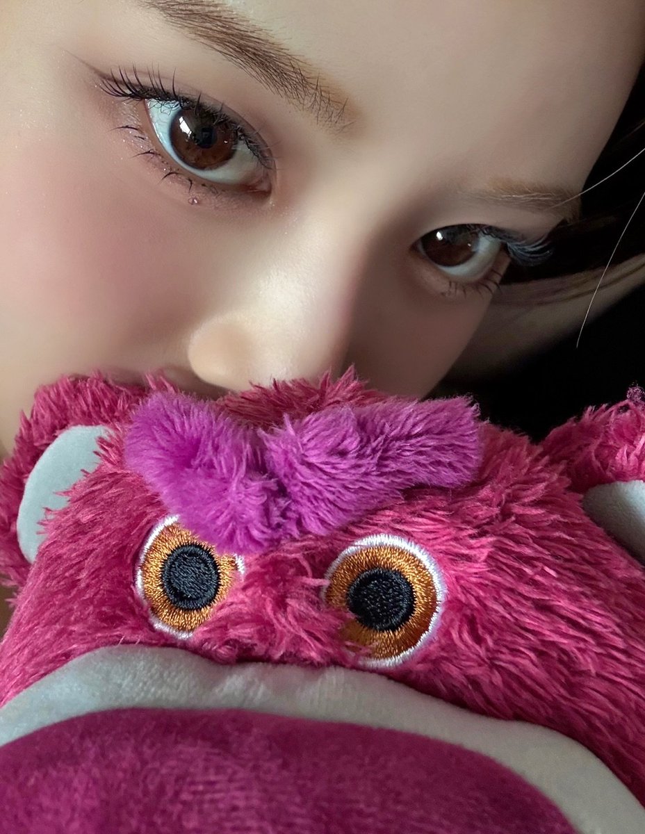 izna pics tweet media