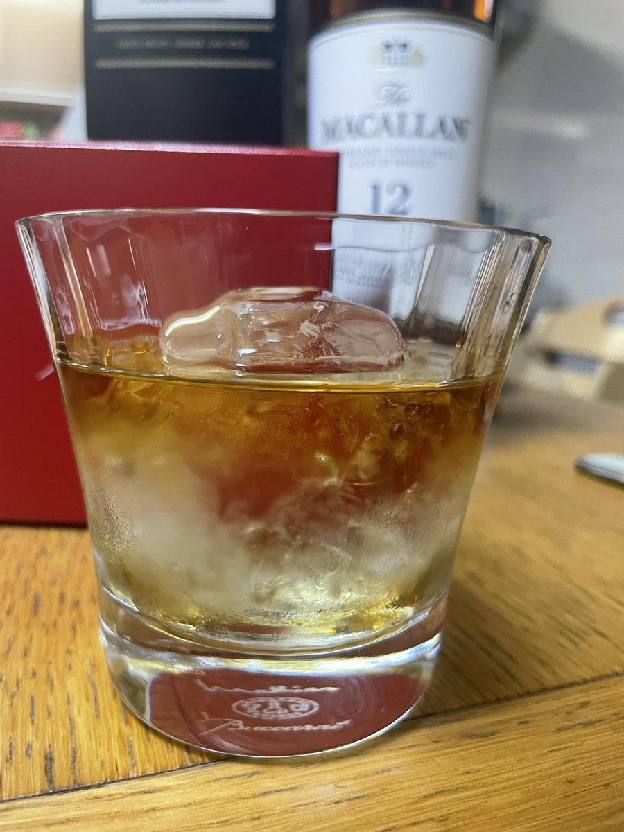 こいつを今日開けるために先日仕事終わった後グラスを買いに。

余韻が長く残る深い味わい。

大切な日に乾杯🥃