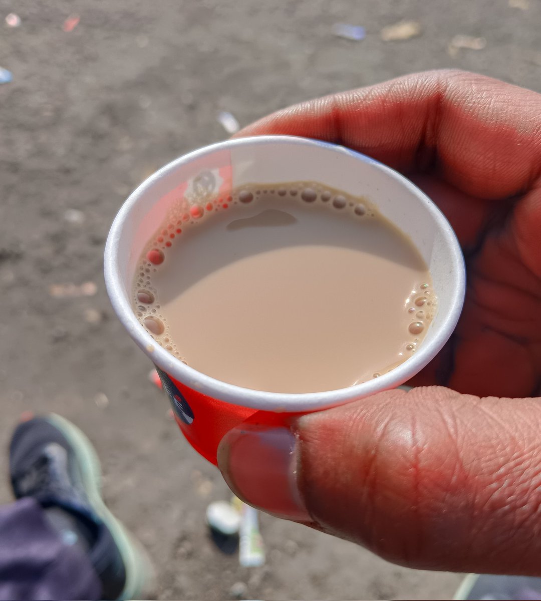 inocent_anand's tweet image. गर्मी हो या सर्दी,  
दिल का रिश्ता है चाय से —  
वो तो बहाने ढूंढती है मिलने के लिए!☕🔥😅

#TeaLove #ChaiVibes #TeaAddict #HotTeaInHeat #DesiTeaFeels