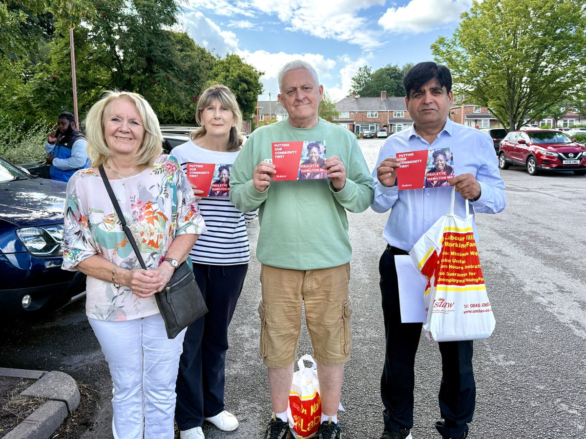 PauletteHamilto's tweet image. Come rain or shine, it’s been brilliant speaking to residents in Kingstanding with dedicated local champions Paul Lilly and @Anita_Ward54.
This #NationalCampaignWeekend, @UKLabour’s message is clear; we’re investing in skills and jobs in every part of the country. 🌹