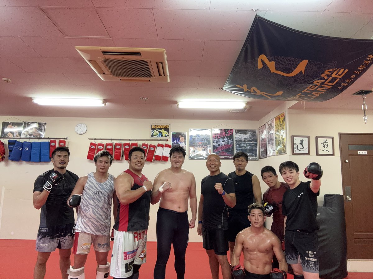 mikiomma's tweet image. 試合前追込み全日程終了☑️
自分のために時間を割いて練習して頂いた🔥
絶対勝つ🔥負けられない🔥
本当ここまでありがとうございました‼︎
後は当日覚悟を見に来てください‼︎
#RIZIN #喧嘩祭り #ヘビー級