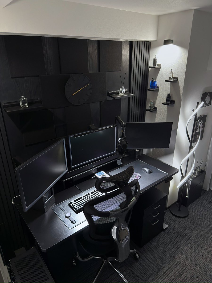 Chloe_desk's tweet image. 🔲New interior🔲
#desksetup