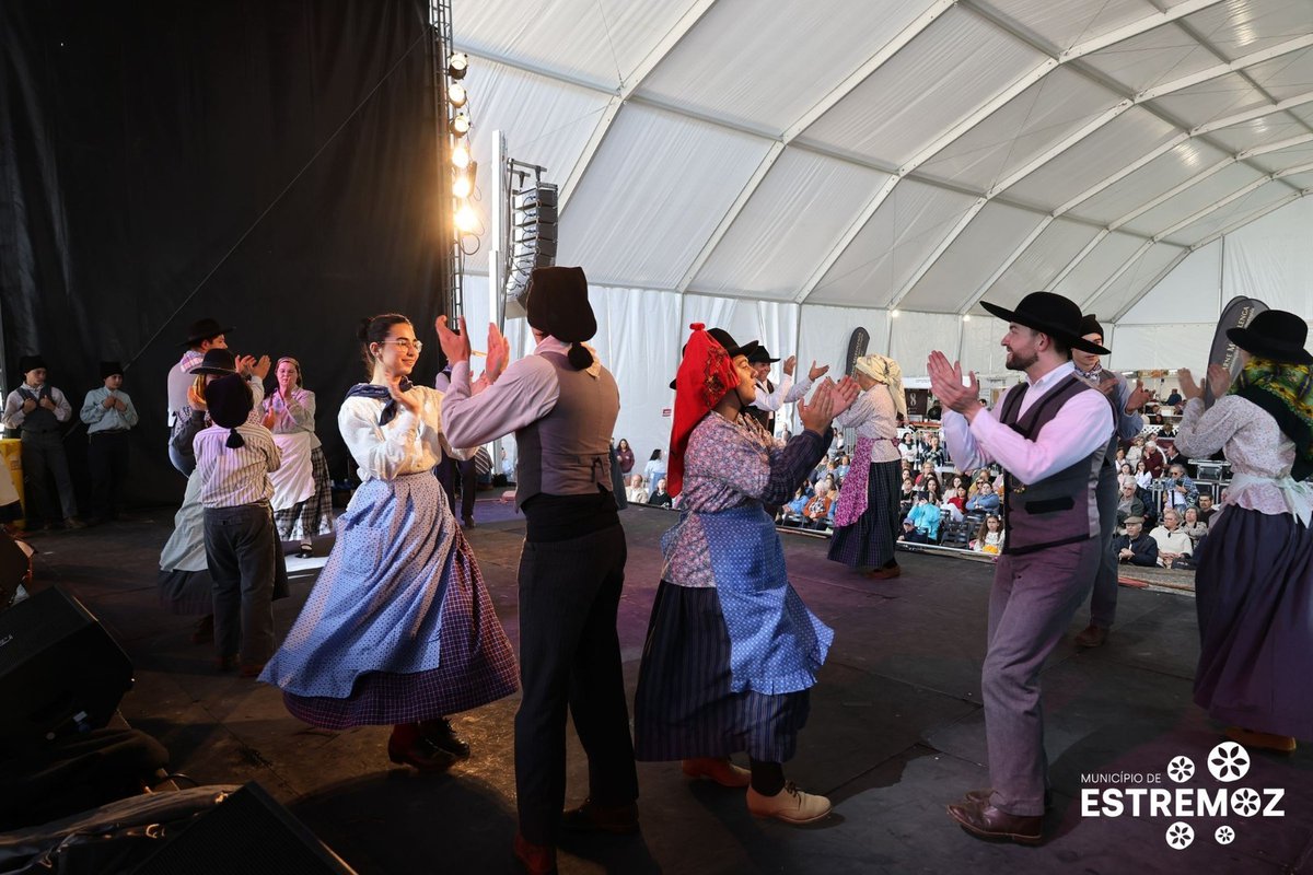 FOLKLORE INTERNACIONAL

Seguimos presentando a los grupos de Folklore Internacional que nos acompañarán en esta 43 edición del Festival Internacional de la Sierra:

Rancho Folclórico “As Azeitoneiras” de São Bento do Cortiço (Portugal)

Más info: festisierra.com/folklore-inter…