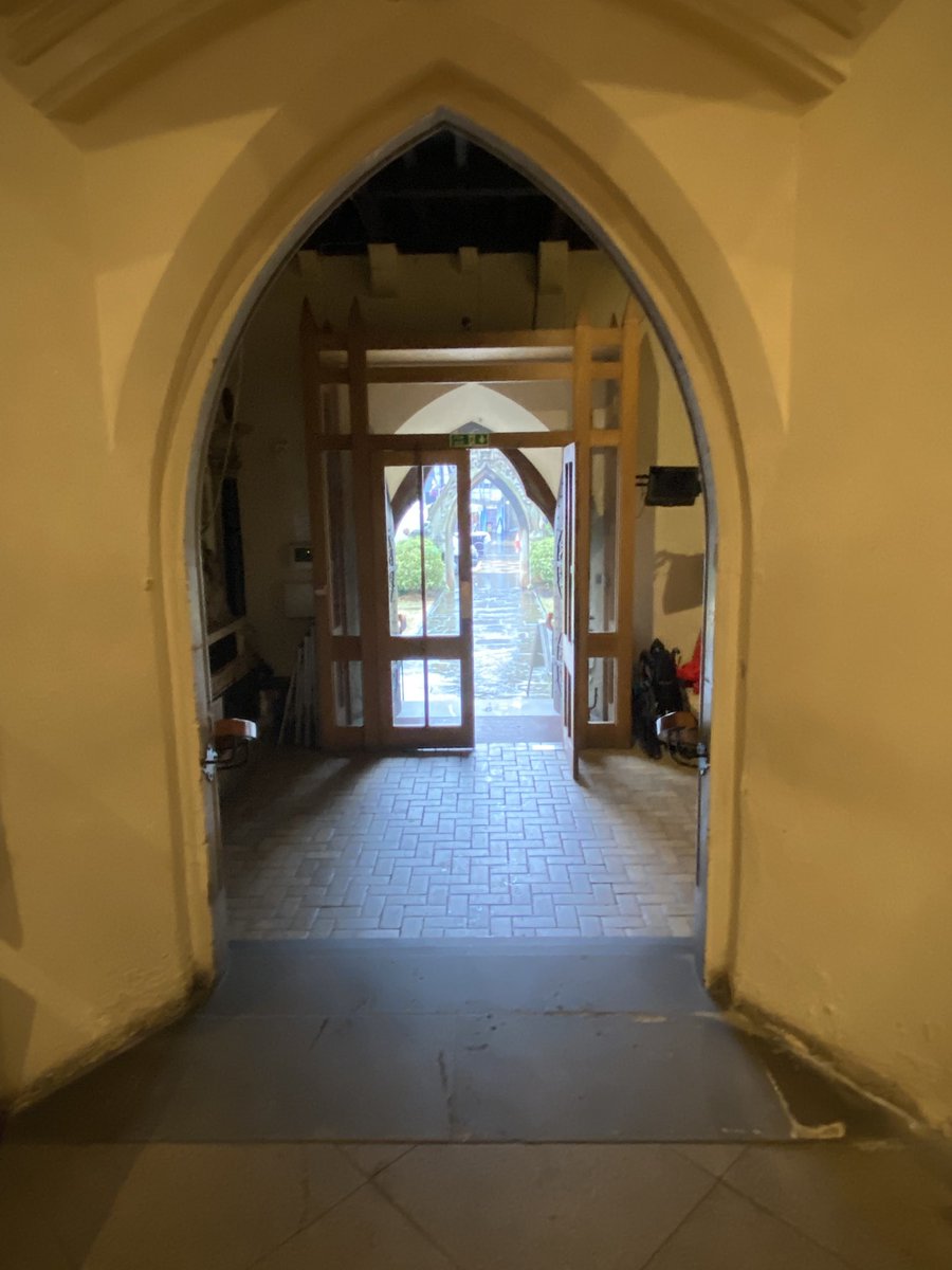 Shopping in Romford and need temporary refuge from the rain? 

The doors of St Edward’s Church are wide open.

Why not come in and have a little quiet time? 

#churchsitting #churchofengland