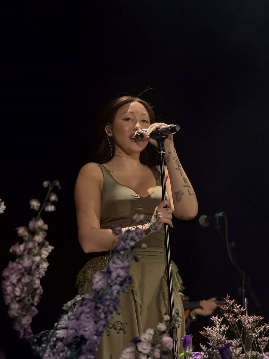 Molsworth11's tweet image. Noah Cyrus was stunning last night ✨
her vocals are insane !!!