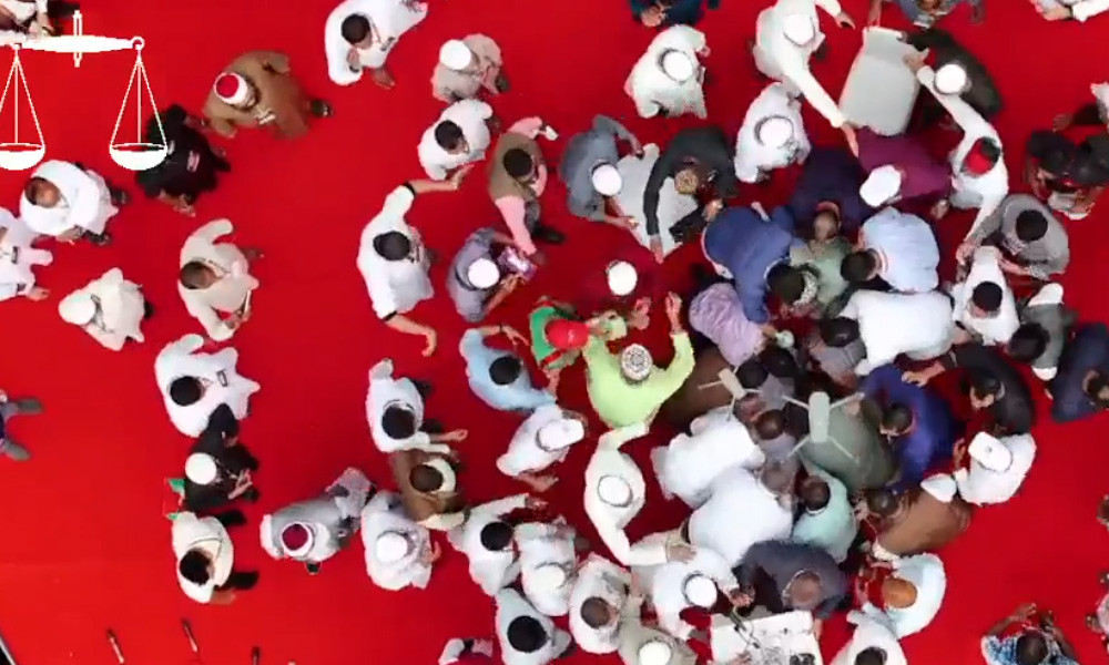 মঞ্চে বক্তব্য দিতে দিতে পড়ে গেলেন জামায়াত আমির