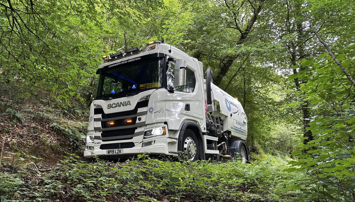 ScaniaUK's tweet image. Confidently making its way down the road as the trees lift their branches overhead, Cranheath Road Sweepers’ confident Scania G 360 is ready to take on any challenge.
Thanks to Tristan Stevens for this one. Have you seen any #scania road sweepers at work this week?