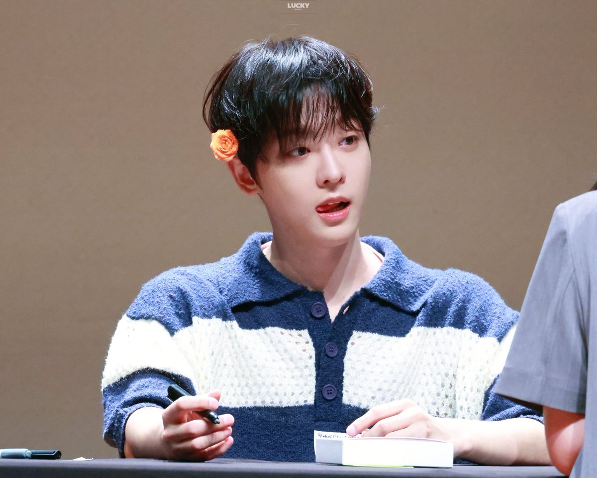 L1II1L_'s tweet photo. 💙 250719 프롬 팬싸인회

🏵🌼

#이태빈 #LEETAEVIN https://t.co/SC8gZF8z8J