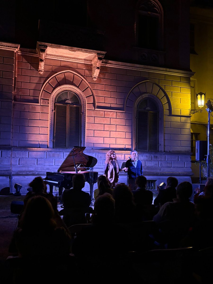 Festival Pirandello. Coazze (TO) Abbiamo suonato proprio nella Villa in cui soggiornò Pirandello ospite dell’allora Sindaco Prever. Una bella sensazione 🪄 I Siciliani - Cettina Donato &amp; Ninni Bruschetta per Evergreen Fest Tedacà e’ sempre un piacere.