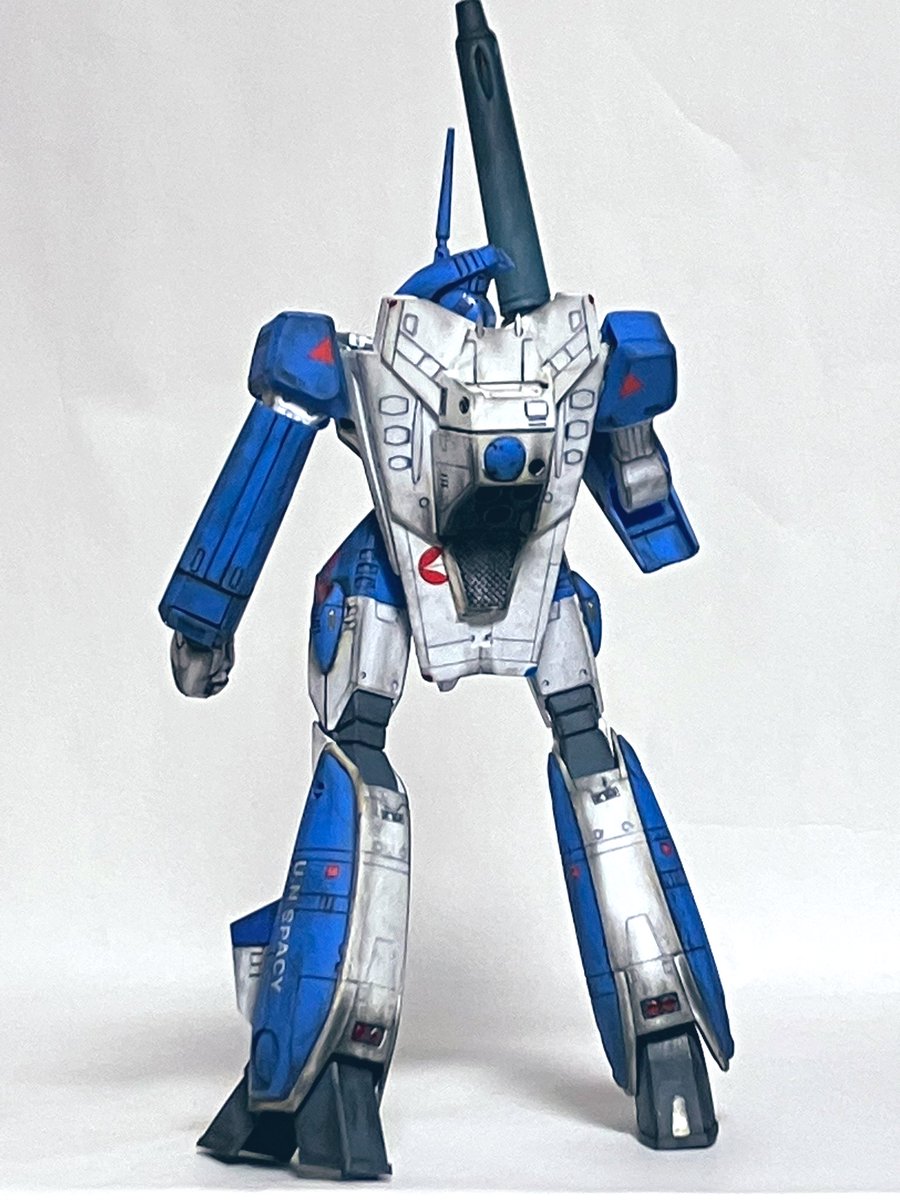PLAMAX版1/72VF-1A
マックス機完成
ここに来て苦手な白い機体はこう汚そうって言う形が出来て来たとかまだまだとか😓
ミリア機はクァドランなのかスーパーバルキリーVF-1Jなのか？
ストライクバルキリーも出るががっしりしたバルキリーにストライクパーツだからどうかな？
次は1Jアーマードが欲しいなw