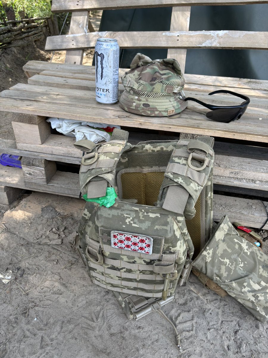 a_feanor's tweet image. Церква свідків котячих вушок та білого монстра імені @peczywko