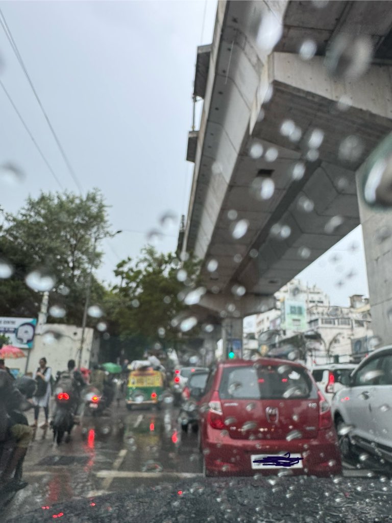 Rishika Sadam (@rishikasadam) on Twitter photo Have to get to the other side of the city. Wish me luck. Sahasam ane chepali.
#HyderabadRains #moonsoon Have to get to the other side of the city. Wish me luck. Sahasam ane chepali.
#HyderabadRains #moonsoon