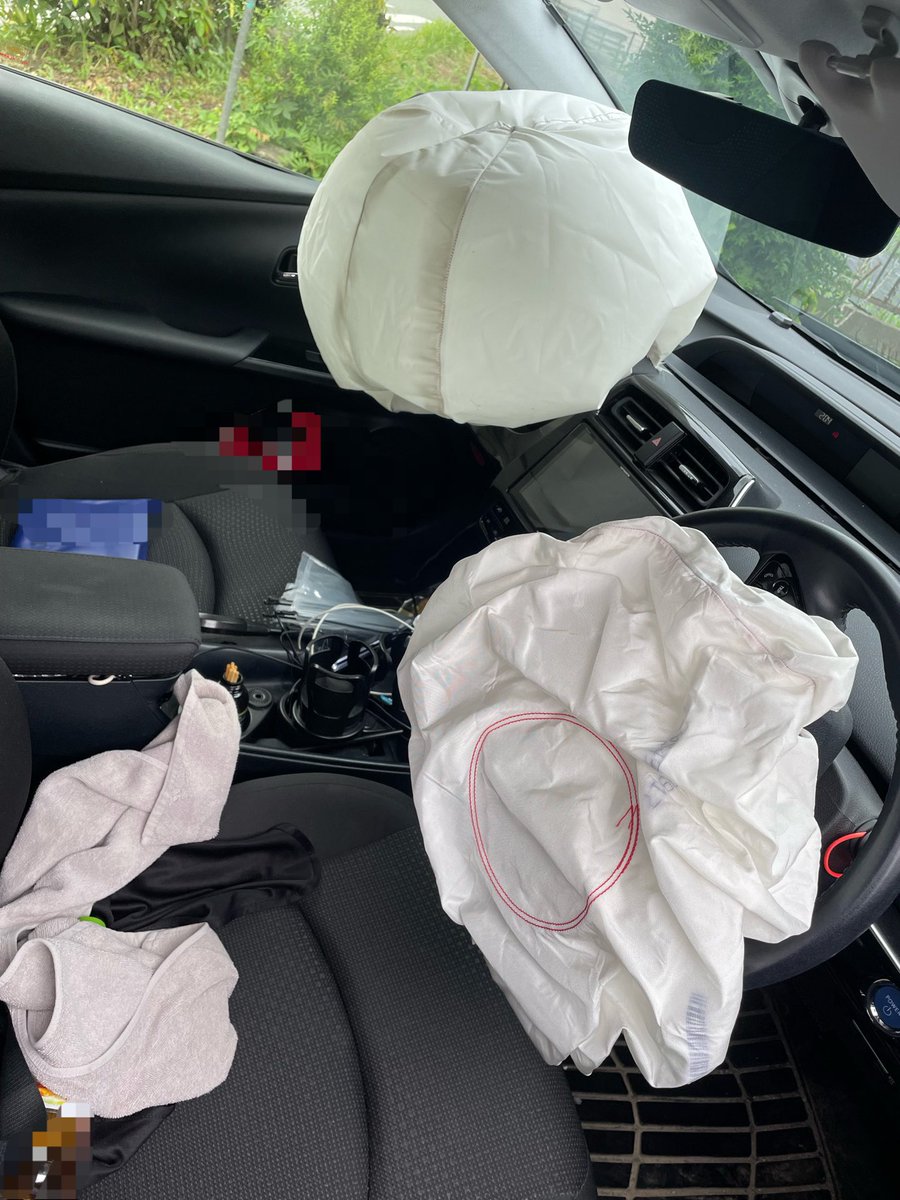 一生TOYOTAに乗り続けます
#TOYOTA
#プリウス
#大好き過ぎて刻印
#左から追突された
#廃車
#悲しい
#次もプリウス