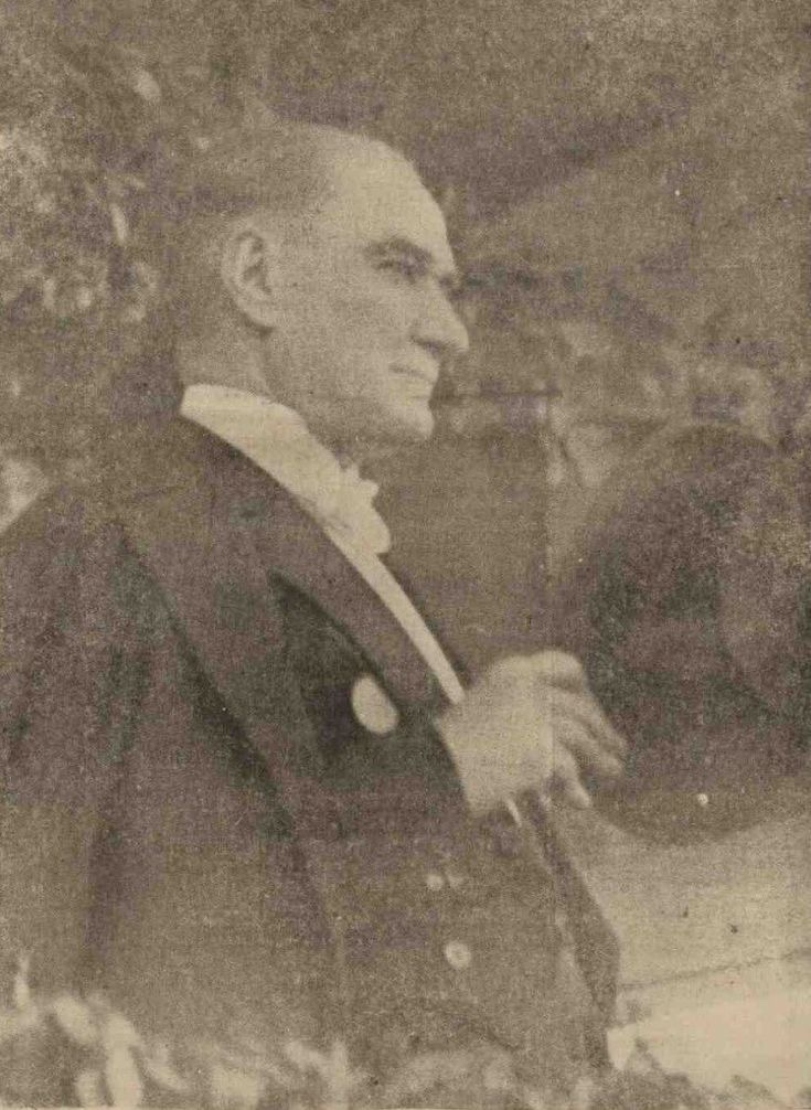 ➖"Bakarsın bir sözcük sessizliğin kanadı olur, ateş de pay alır kendine soğuktan."