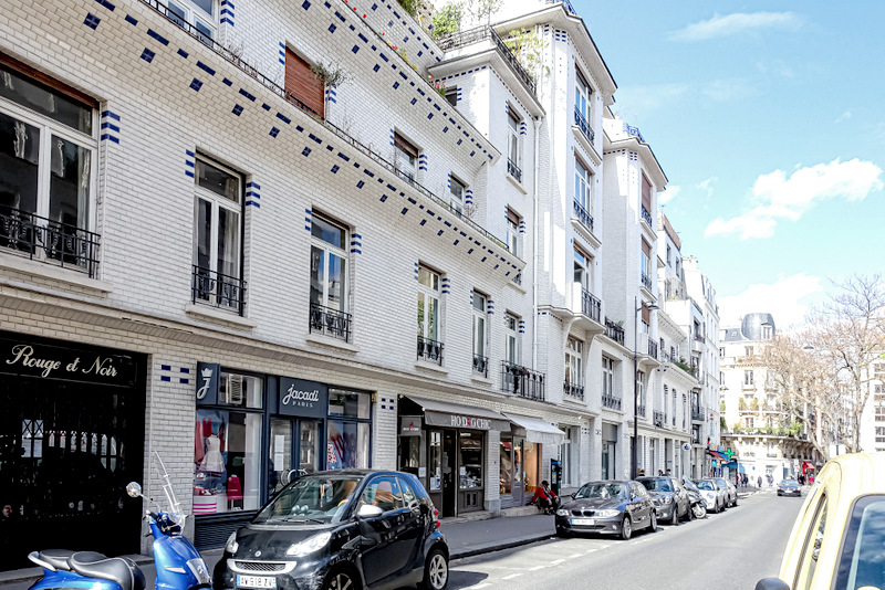 ojim_france's tweet image. 🚨Les VIP du 6e arrondissement en guerre contre l'ouverture d'un carrefour market ! Une pétition lancée. Parmi les signataires : Ruth Elkrief, le directeur de Libération, Bruno Segret…
"À plus de 20000 euros le m2, on n’a pas envie d’avoir de la racaille en bas de chez soi"