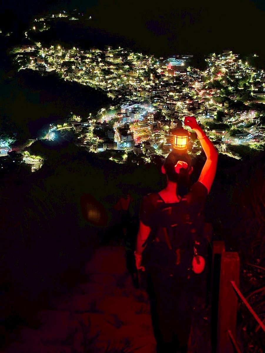 【回顧】

先恭喜自己又長了一歲，但不是今天，已經過了🤭

這段時間一直很忙，休息的時候又不夠時間靜下心來記錄所想，只能一直累積到現在濃縮成一大篇

往前回顧這一年來，我又做了很多從來沒有過的嘗試

經營開放式關係、重新再讓自己踏上山徑、開始跑步、換工作、調整作息、認真減肥