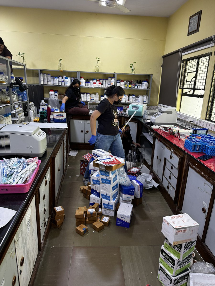 sriram_varahan's tweet image. Today was the annual lab cleaning day. So happy to see that the kids are taking such good care of the lab π
We also did a quick lab lunch to fuel up for the rest of the clean up efforts π