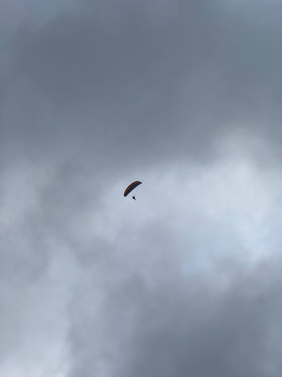 T1E2H3's tweet image. Ok who arrived by parachute to the extravaganza?
