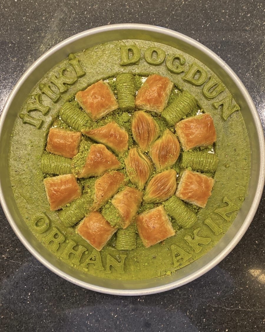 Bu güzel doğum günü baklavası için ⁦<a href="/GaziHamitYILDIZ/">Hamit YILDIZ</a>⁩ ve ⁦<a href="/HamidoBaklava/">HamidoBaklava</a>⁩ teşekkür ederim.