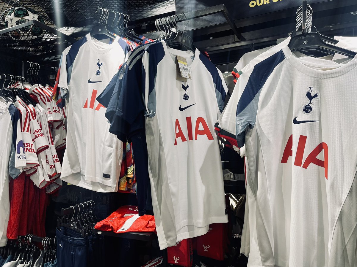 chrisTHFC13's tweet image. fixed up a shitty area at JD Sports/Gatwick airport