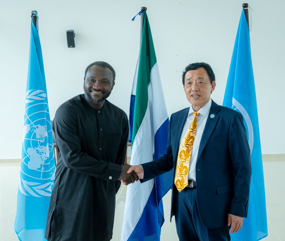 FAOSierraLeone's tweet photo. Excited to see @FAODG Qu Dongyu visit #SierraLeone 🇸🇱 &amp; engage with Minister of Agri @hmkpaka. Strengthening partnerships &amp; support for #foodsecurity &amp; sustainable agriculture in the country 🇸🇱 https://t.co/K4wtBKRTOH