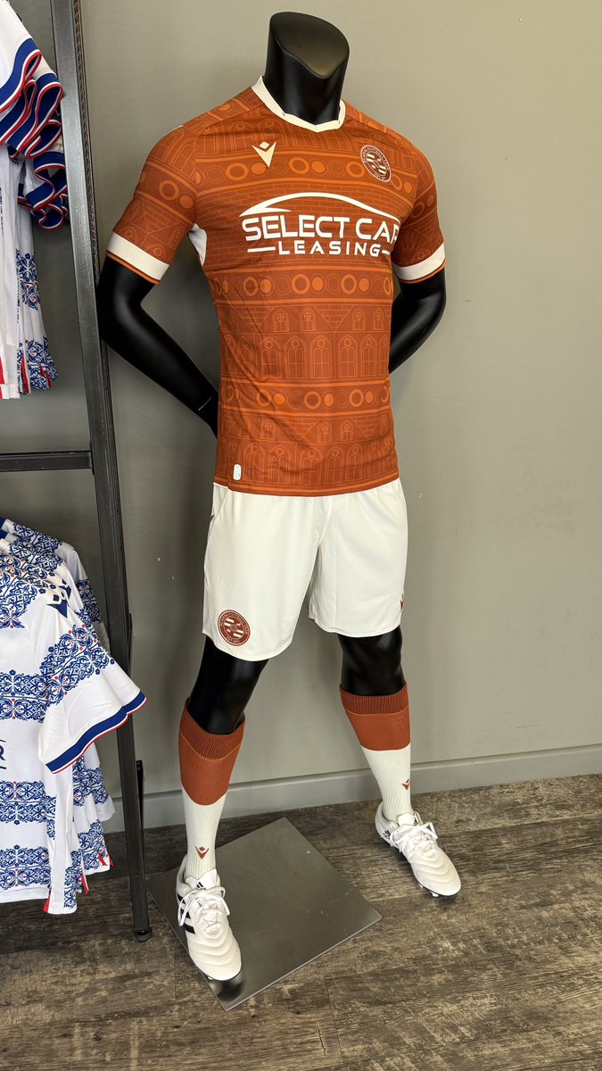 JnrRFCReporter's tweet photo. @ElmParkRoyals Loving the full kit! https://t.co/KpRXyxUx7o