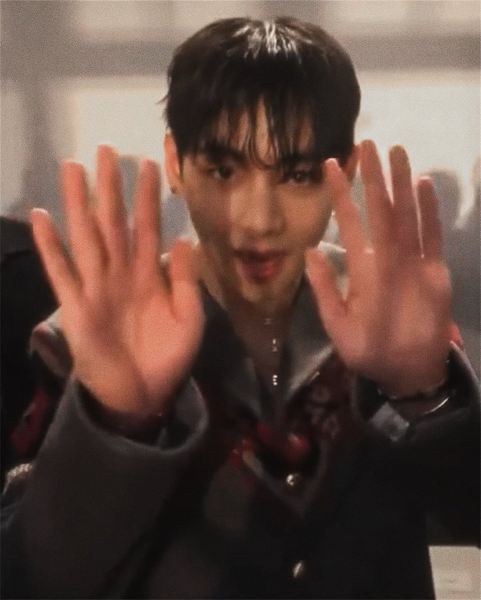 taehyung pretty hands (@kthprettyhands) on Twitter photo 