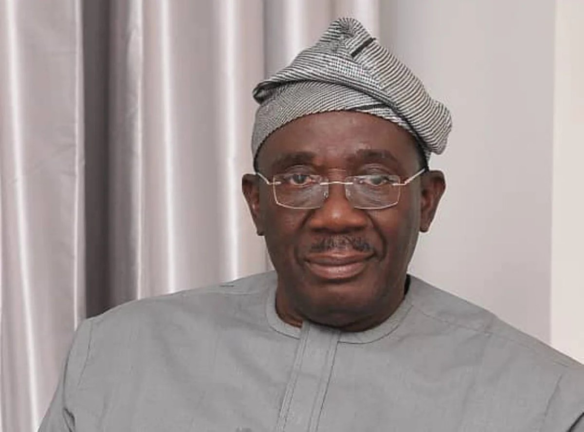 PrimeReportersn's tweet image. Senator Francis Fadahunsi of Osun East has resigned from the PDP, citing irreconcilable differences and ongoing legal battles within the party after the 2023 elections. He remains a key political figure and strong supporter of Governor Ademola Adeleke. #PDP #OsunEast