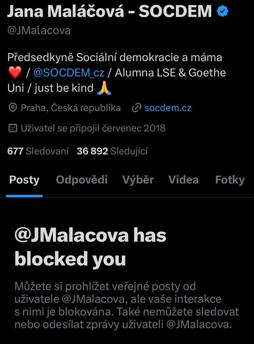 Butchi_9O5's tweet image. Už jsem taky trendy. Téhle zmatené tetě zřejmě nevoní historie.