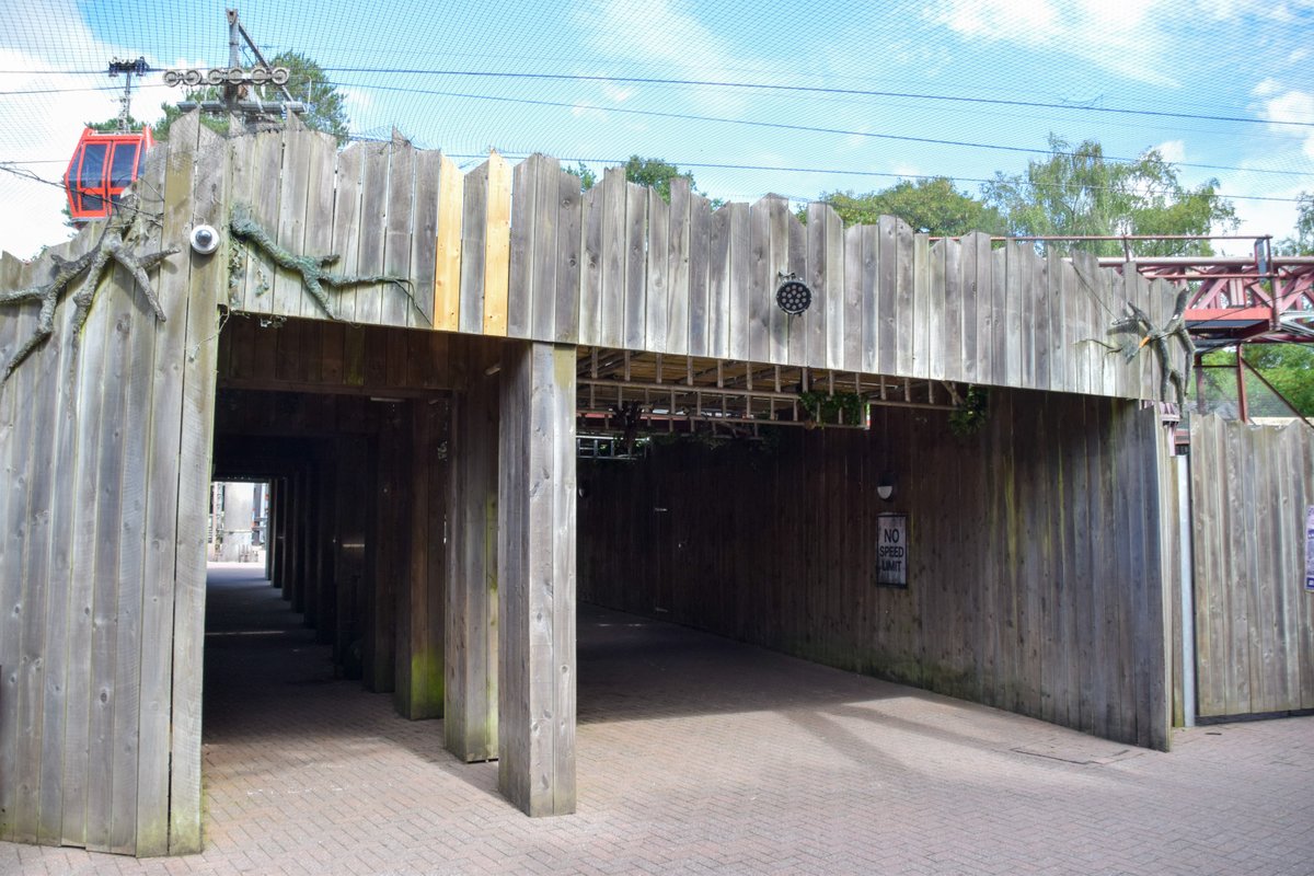 ThemeParkGuide's tweet image. Scarefest 2025 could have a Thirteen / Dark Forest Maze
AND scare zone in the Rita tunnel again?
themeparkguide.co.uk/news-page/Coul…
#AltonTowers #Scarefest