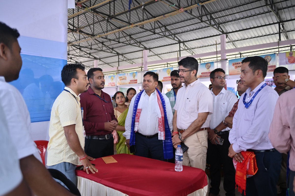 A Loan Carnival was organised in Tamulpur District yesterday under the Tamulpur Gold initiative, facilitating the sanction of 931 loans worth ₹42.7 crore, with ₹37.2 crore disbursed on the same day. 

The event aimed to strengthen credit access for farmers, SHG members,