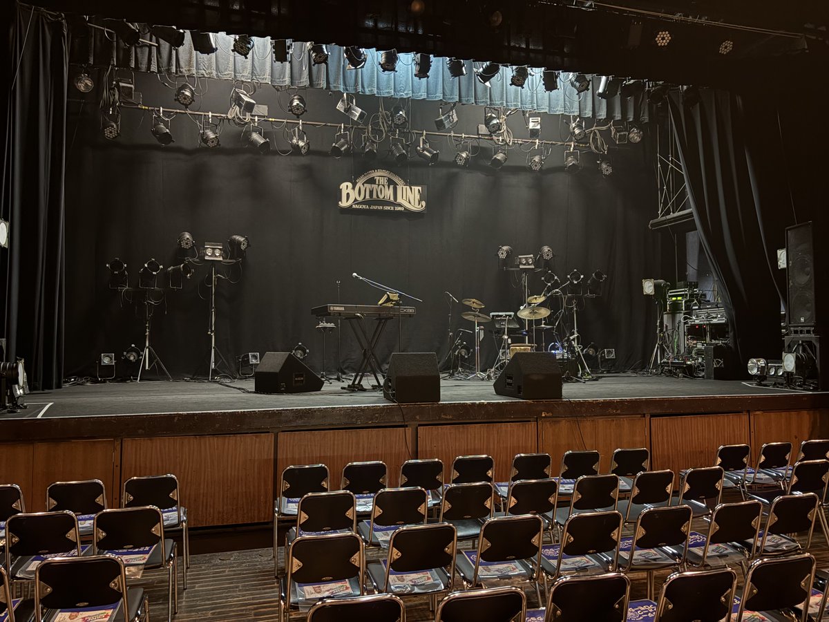 GMS_sunday's tweet image. 開場までもうしばらくお待ちください❤️🔥
チラシをイスの上に並べました。
ぜひ持ち帰ってもらえるととっても嬉しいです🥰
#グレイトミュージックショー スタッフ