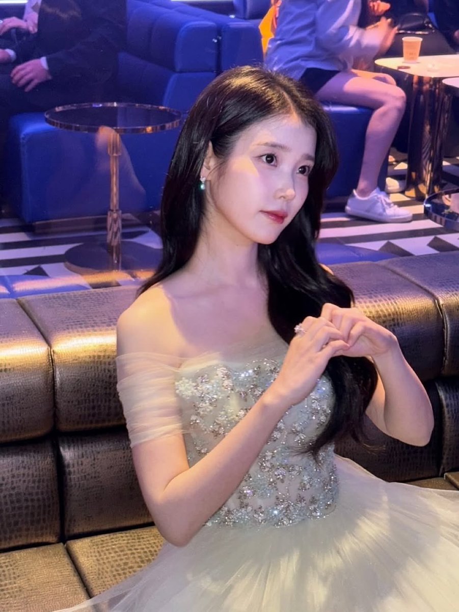 IUteamstarcandy's tweet photo. #IU #아이유 #폭싹속았수다 
#WhenLifeGivesYouTangerines 
https://t.co/Ciie5HoIz8 https://t.co/HEzfDkYRzr