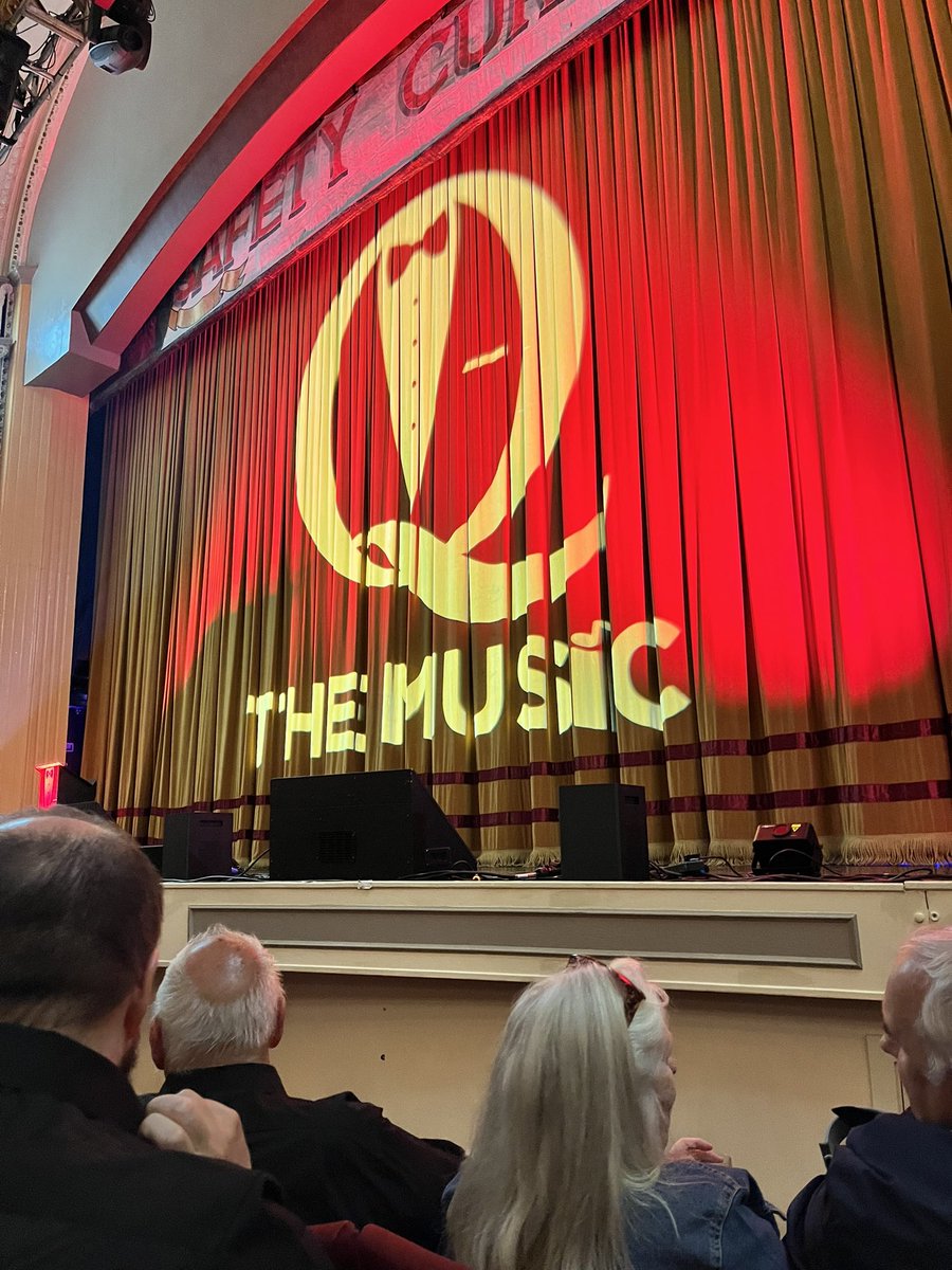 DJohnston83's tweet photo. At the @GlasgowPavilion to see @QTheMusicShow and what a show it was. A must see for any Bond fan if you get the chance. https://t.co/cp5DaTMyQo