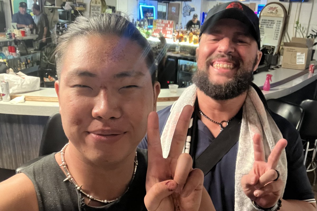 MAR1H4NA's tweet image. #svnwrestling シカゴ大会が終わったー

急遽の出場に熱烈な応援をありがとうございます！

アメリカでの最初の試合は失敗に終わりましたが、僕はその試合で得られたものすべてを楽しんでいました。

次も一緒に遊びましょう。リヨ！
#ppw #SVN