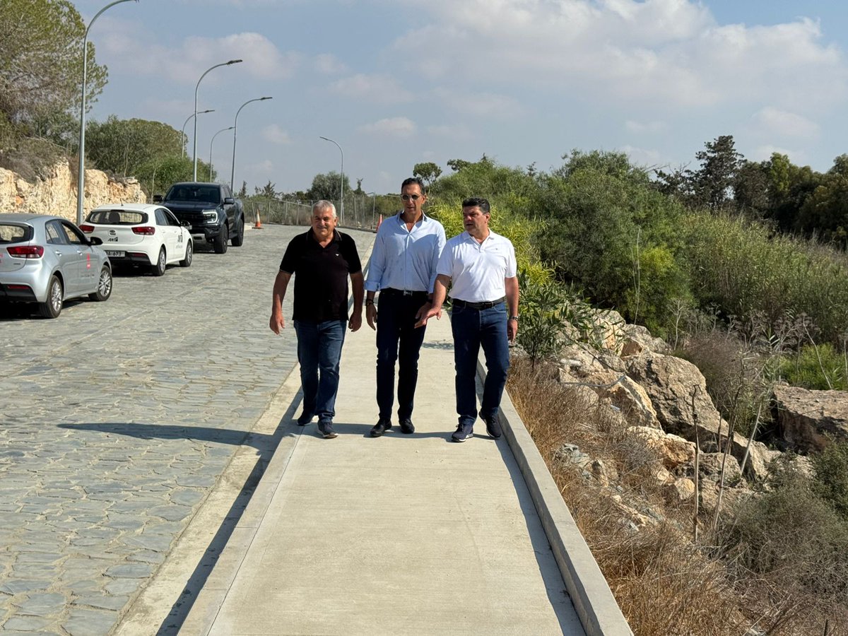 MinInteriorCY's tweet image. ✅ Παραδόθηκε σήμερα σε κυκλοφορία το οδικό δίκτυο στο έργο «Διαμόρφωση του Αλιευτικού Καταφυγίου και του Ποταμού στο Λιοπέτρι». Οι εργασίες κατασκευής του δρόμου είχαν επαναρχίσει τον περασμένο Απρίλη και ολοκληρώθηκαν εντός χρονοδιαγράμματος.
🎙️Σε δηλώσεις του, ο Υπουργός…